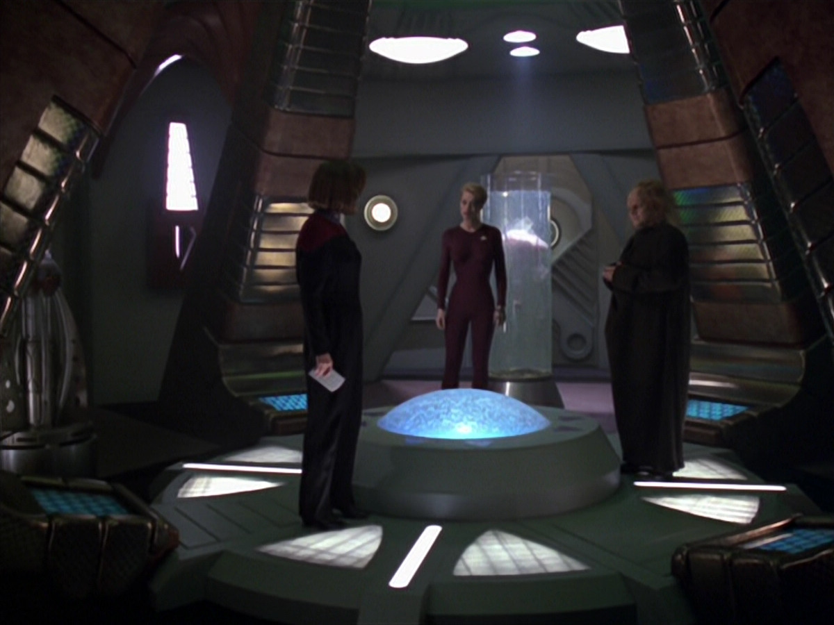 extant_StarTrek_VOY_5x20-ThinkTank_01459.jpg