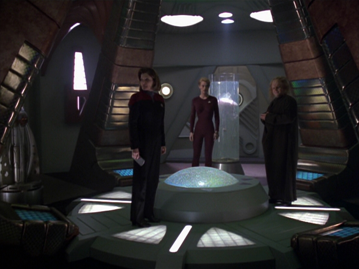 extant_StarTrek_VOY_5x20-ThinkTank_01461.jpg