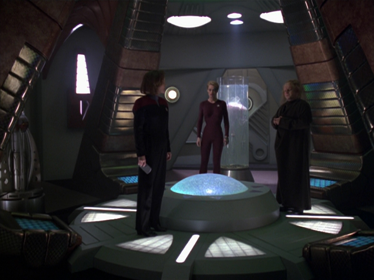extant_StarTrek_VOY_5x20-ThinkTank_01464.jpg