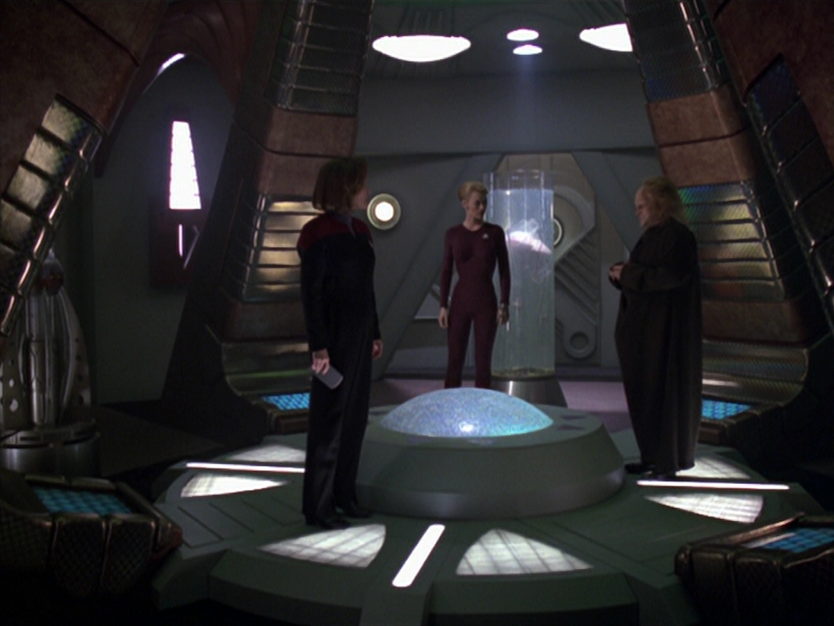extant_StarTrek_VOY_5x20-ThinkTank_01467.jpg