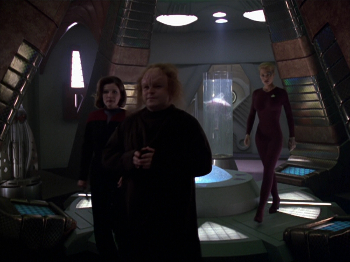 extant_StarTrek_VOY_5x20-ThinkTank_01474.jpg
