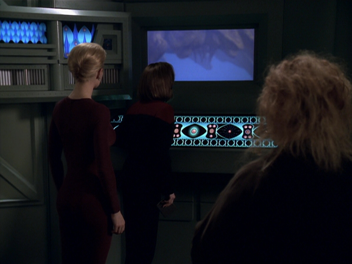 extant_StarTrek_VOY_5x20-ThinkTank_01486.jpg