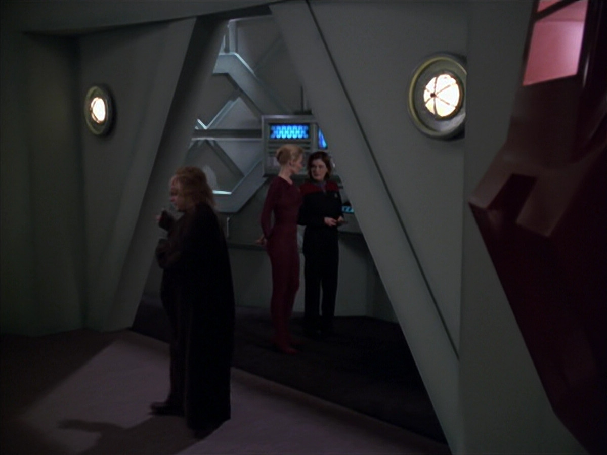 extant_StarTrek_VOY_5x20-ThinkTank_01533.jpg