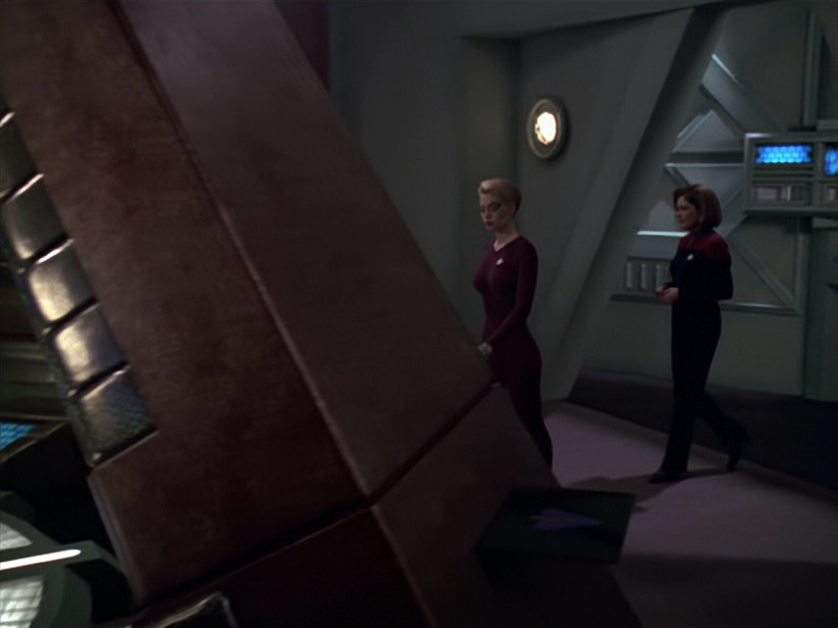 extant_StarTrek_VOY_5x20-ThinkTank_01539.jpg