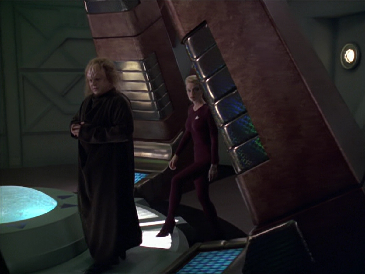 extant_StarTrek_VOY_5x20-ThinkTank_01542.jpg