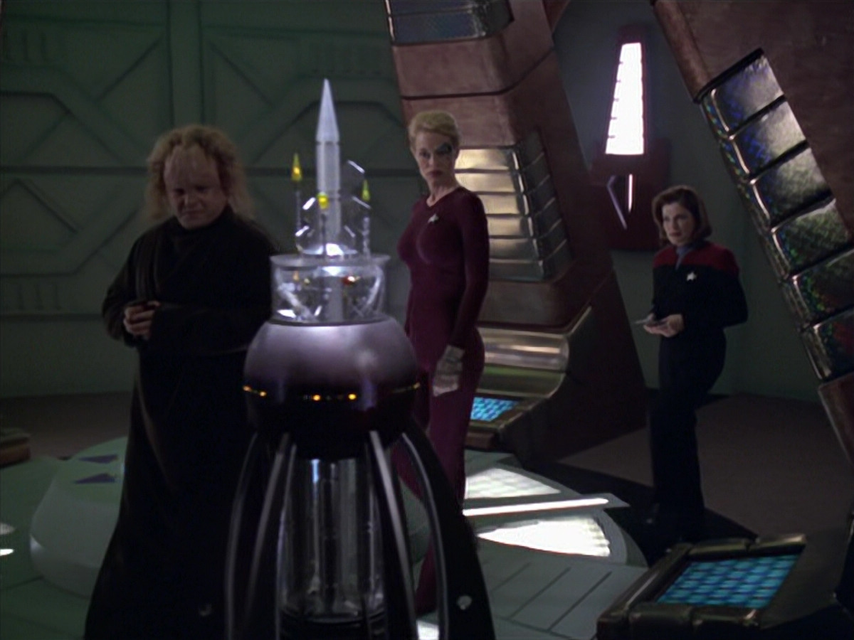 extant_StarTrek_VOY_5x20-ThinkTank_01545.jpg