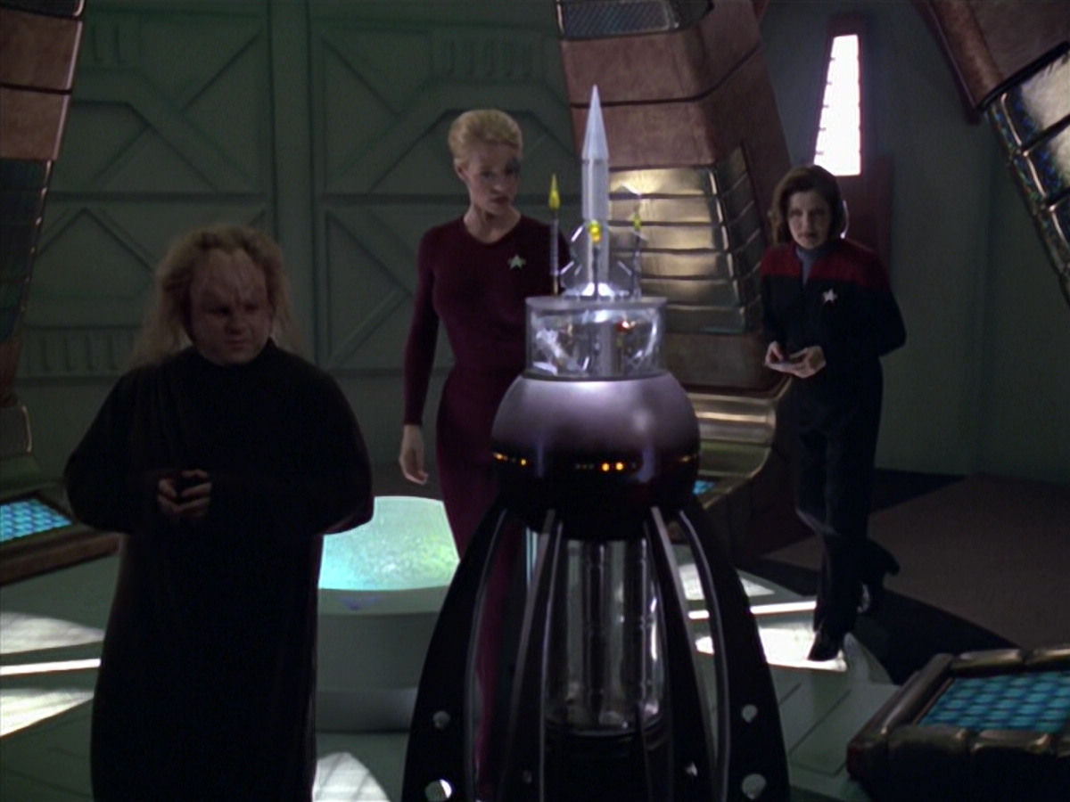 extant_StarTrek_VOY_5x20-ThinkTank_01547.jpg
