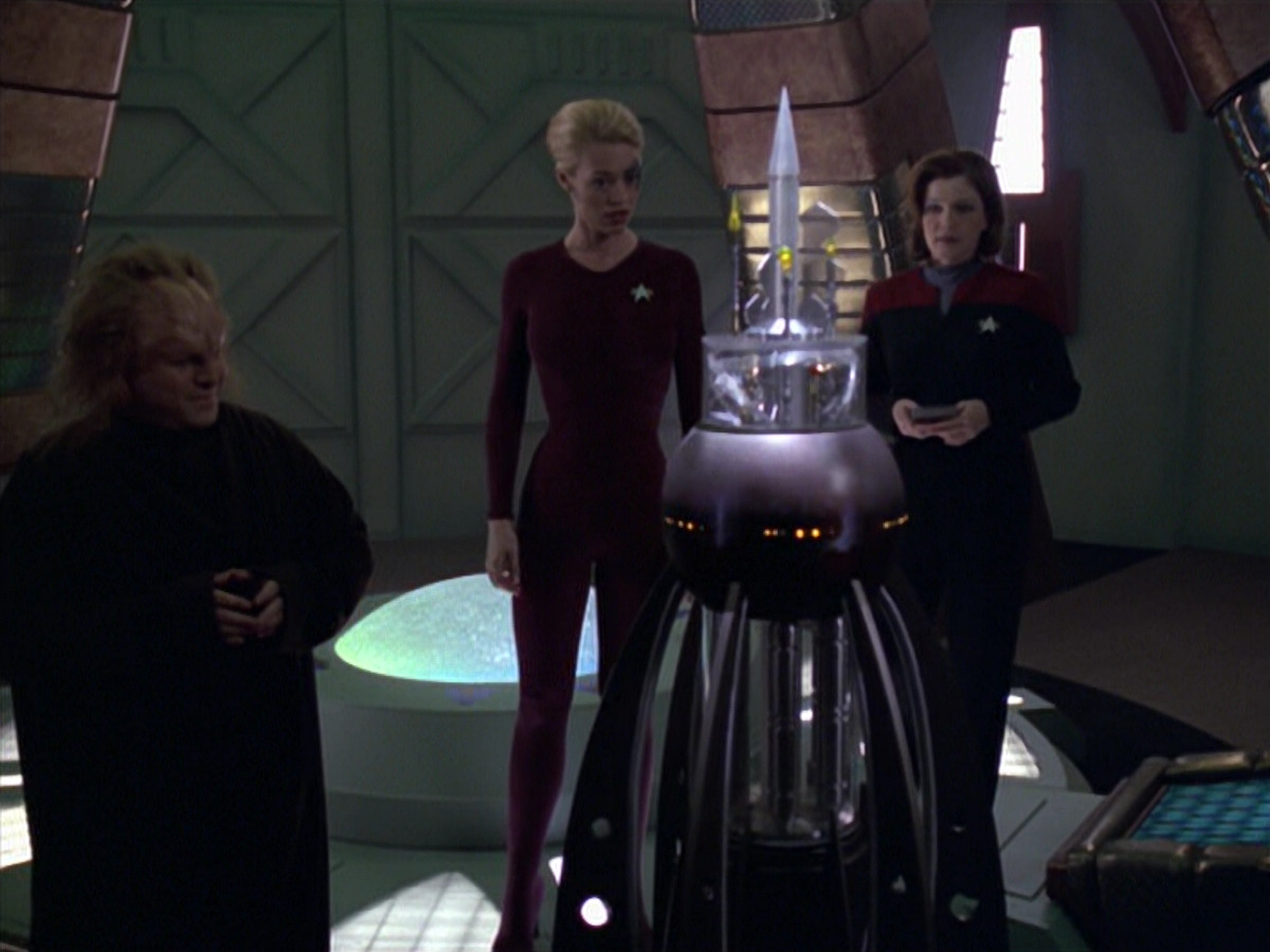 extant_StarTrek_VOY_5x20-ThinkTank_01550.jpg