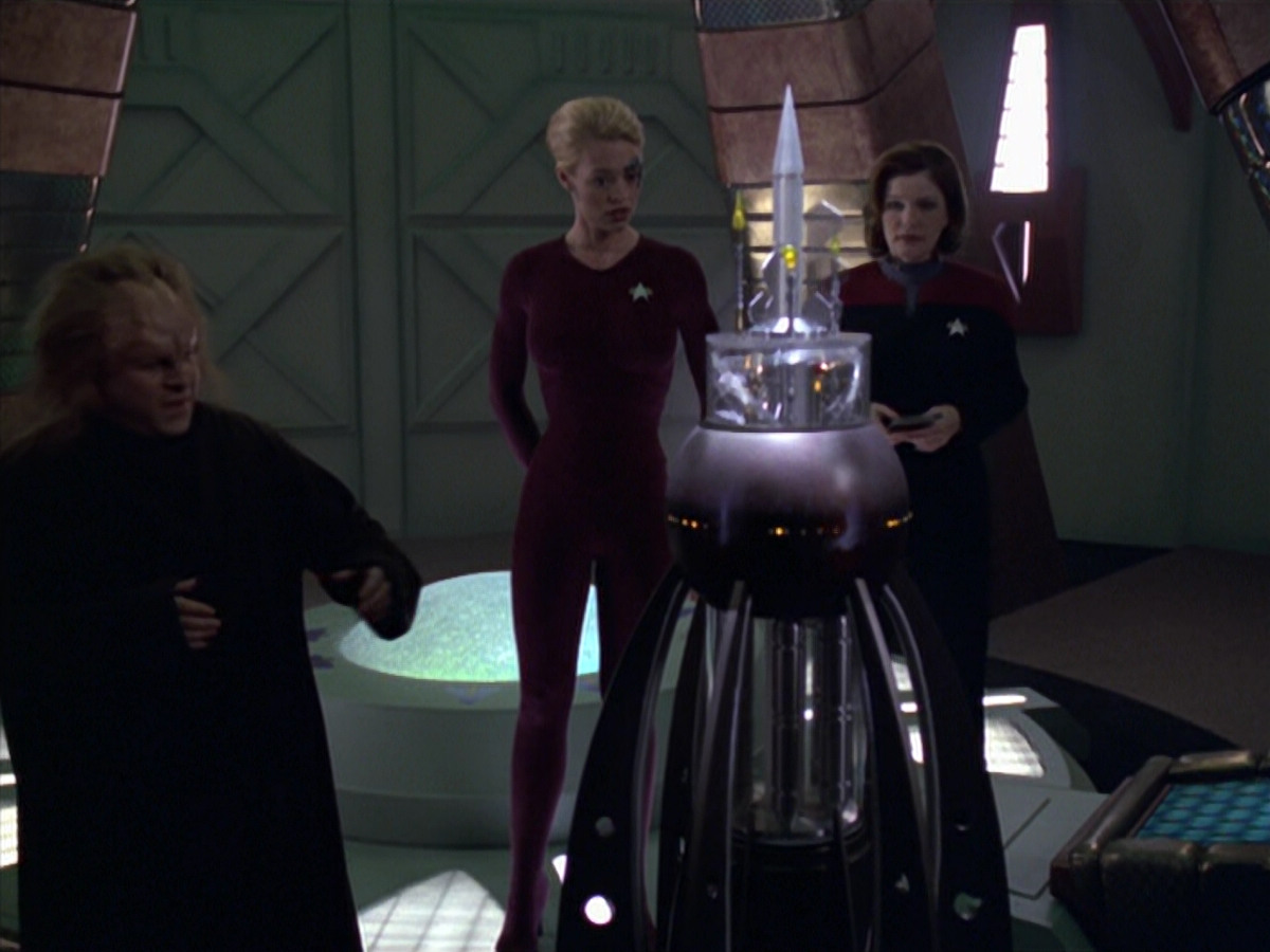 extant_StarTrek_VOY_5x20-ThinkTank_01551.jpg