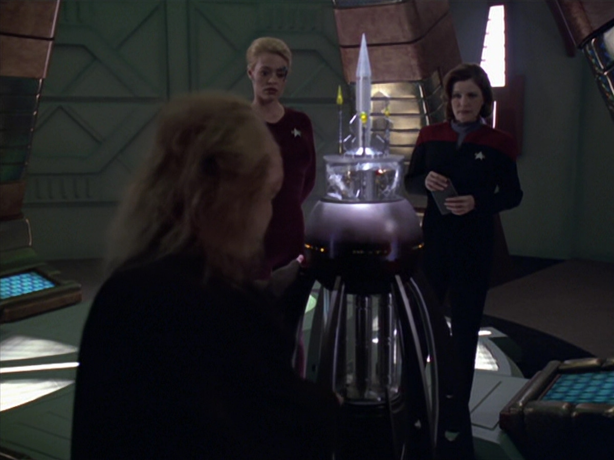 extant_StarTrek_VOY_5x20-ThinkTank_01556.jpg