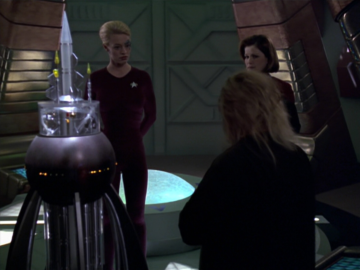 extant_StarTrek_VOY_5x20-ThinkTank_01572.jpg