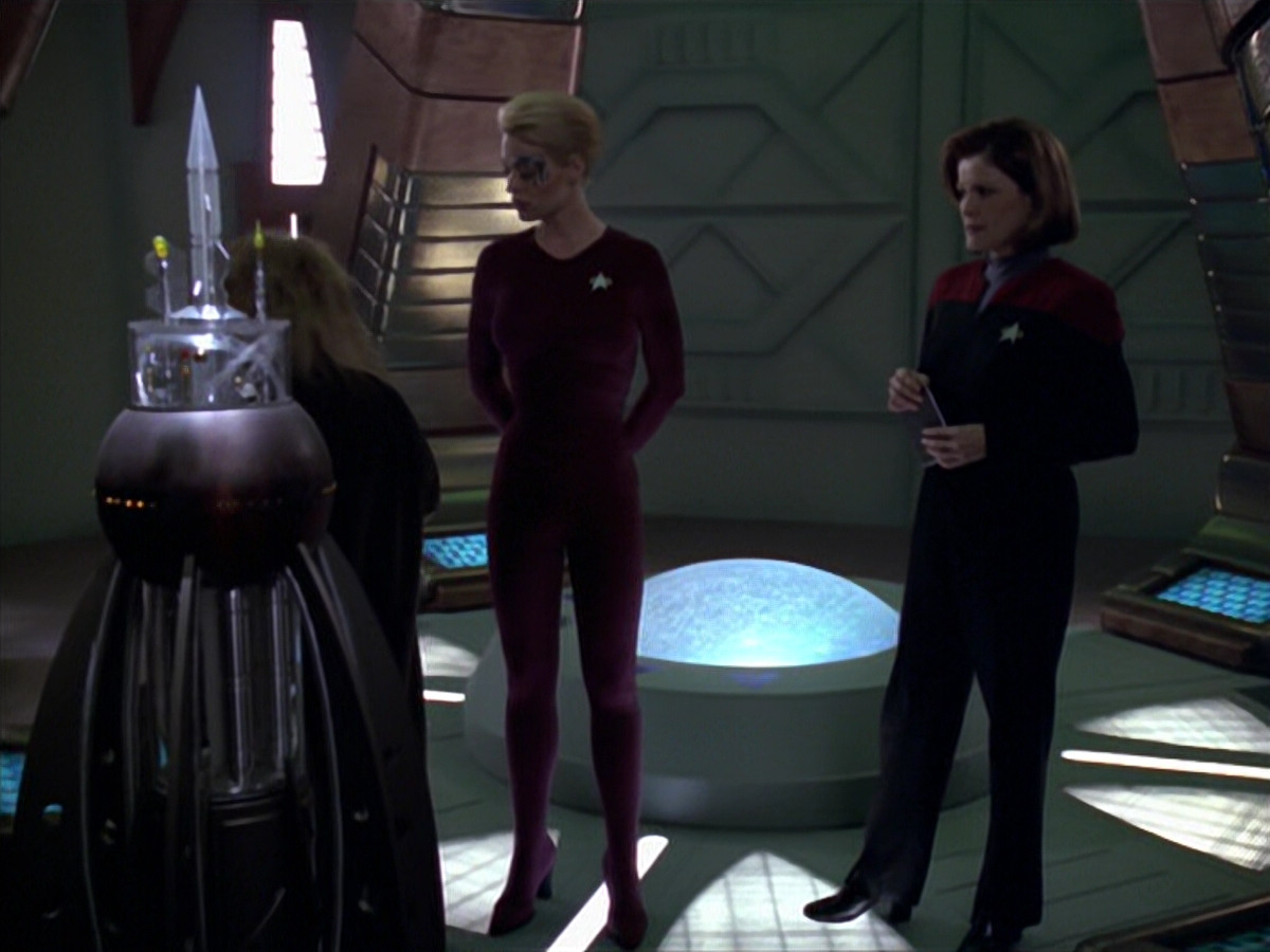 extant_StarTrek_VOY_5x20-ThinkTank_01576.jpg