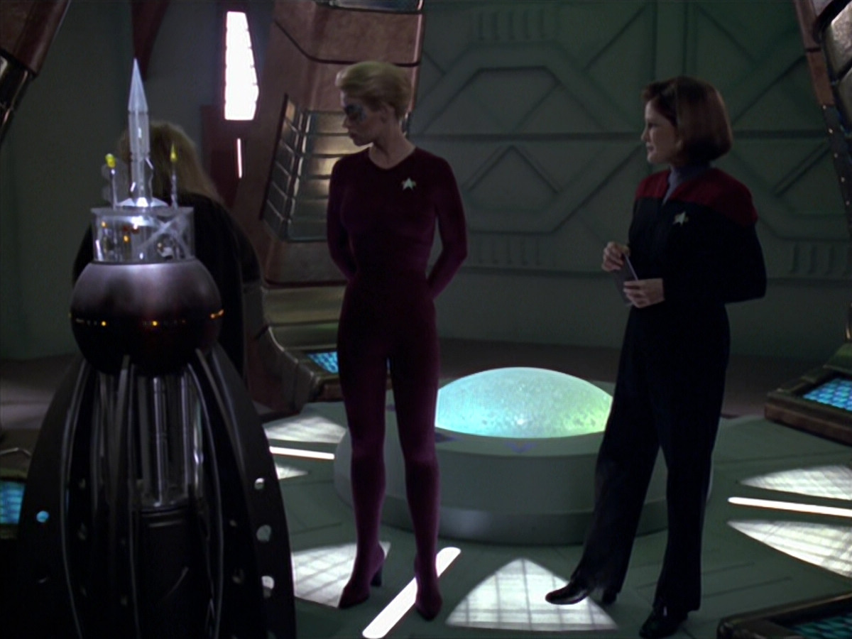 extant_StarTrek_VOY_5x20-ThinkTank_01577.jpg