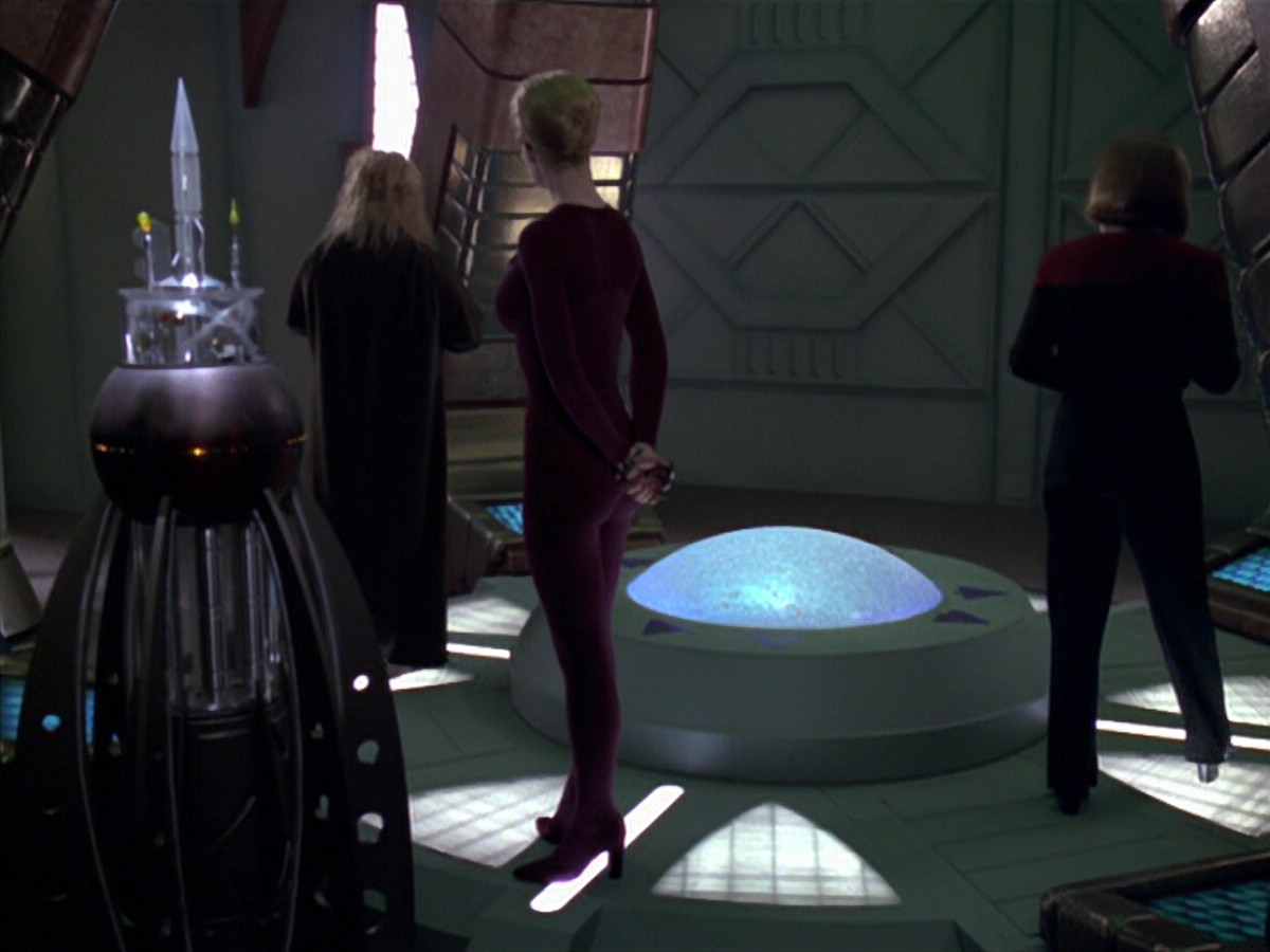 extant_StarTrek_VOY_5x20-ThinkTank_01582.jpg