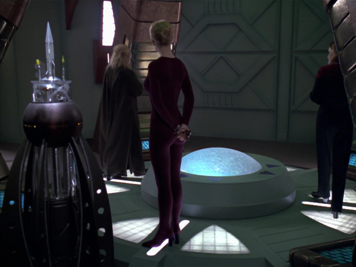 extant_StarTrek_VOY_5x20-ThinkTank_01584.jpg