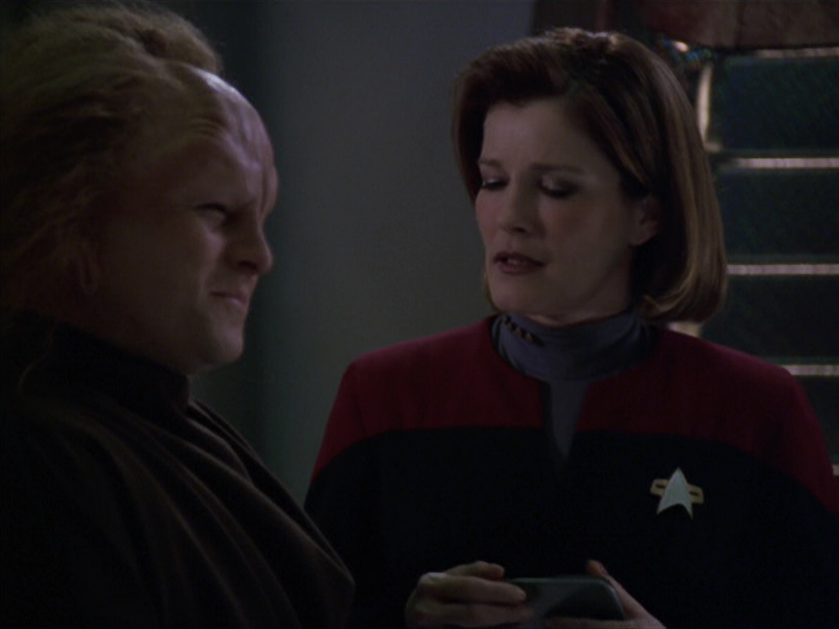 extant_StarTrek_VOY_5x20-ThinkTank_01613.jpg