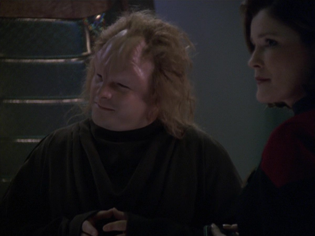 extant_StarTrek_VOY_5x20-ThinkTank_01645.jpg