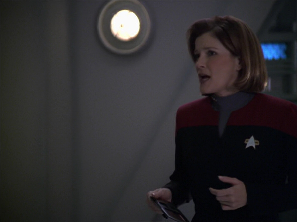 extant_StarTrek_VOY_5x20-ThinkTank_01657.jpg