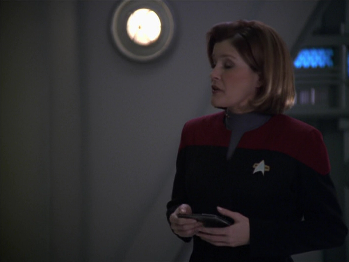extant_StarTrek_VOY_5x20-ThinkTank_01663.jpg