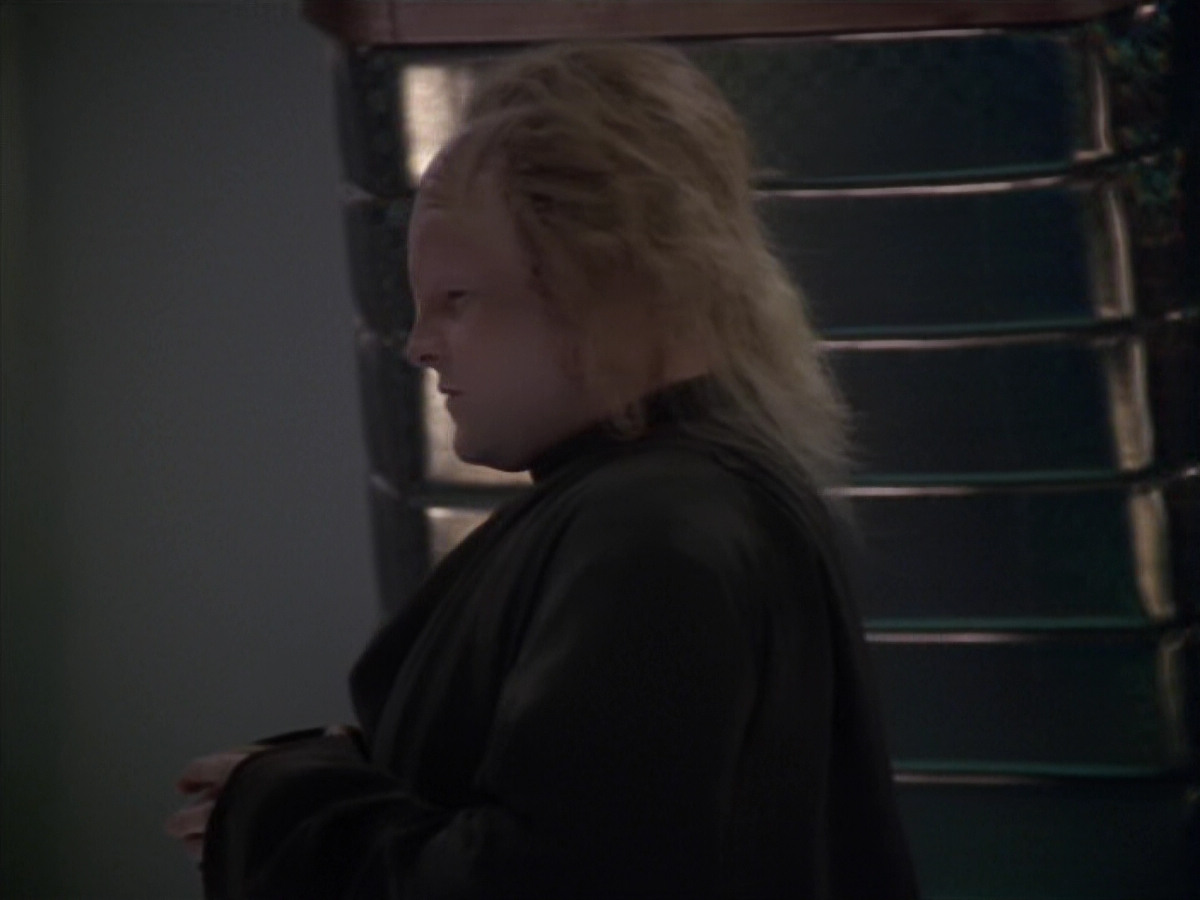 extant_StarTrek_VOY_5x20-ThinkTank_01671.jpg