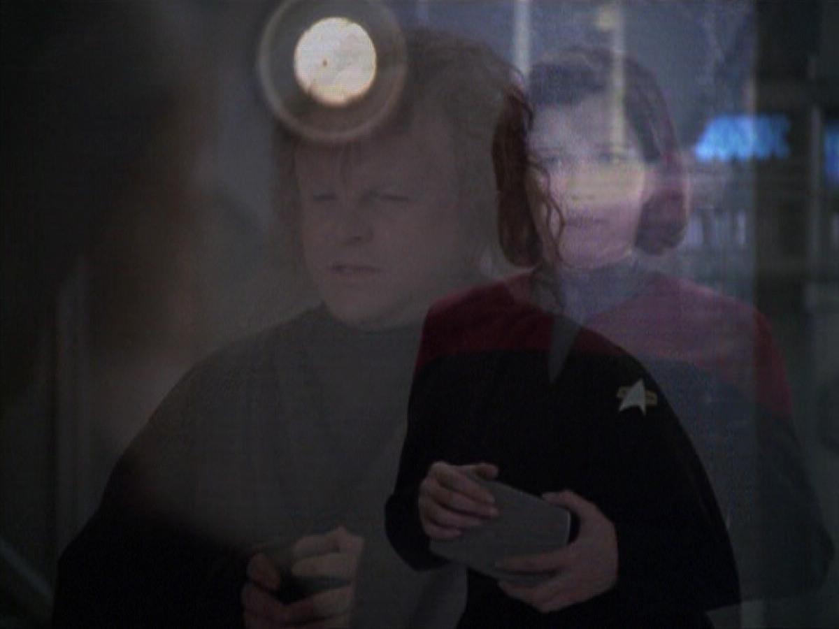extant_StarTrek_VOY_5x20-ThinkTank_01693.jpg