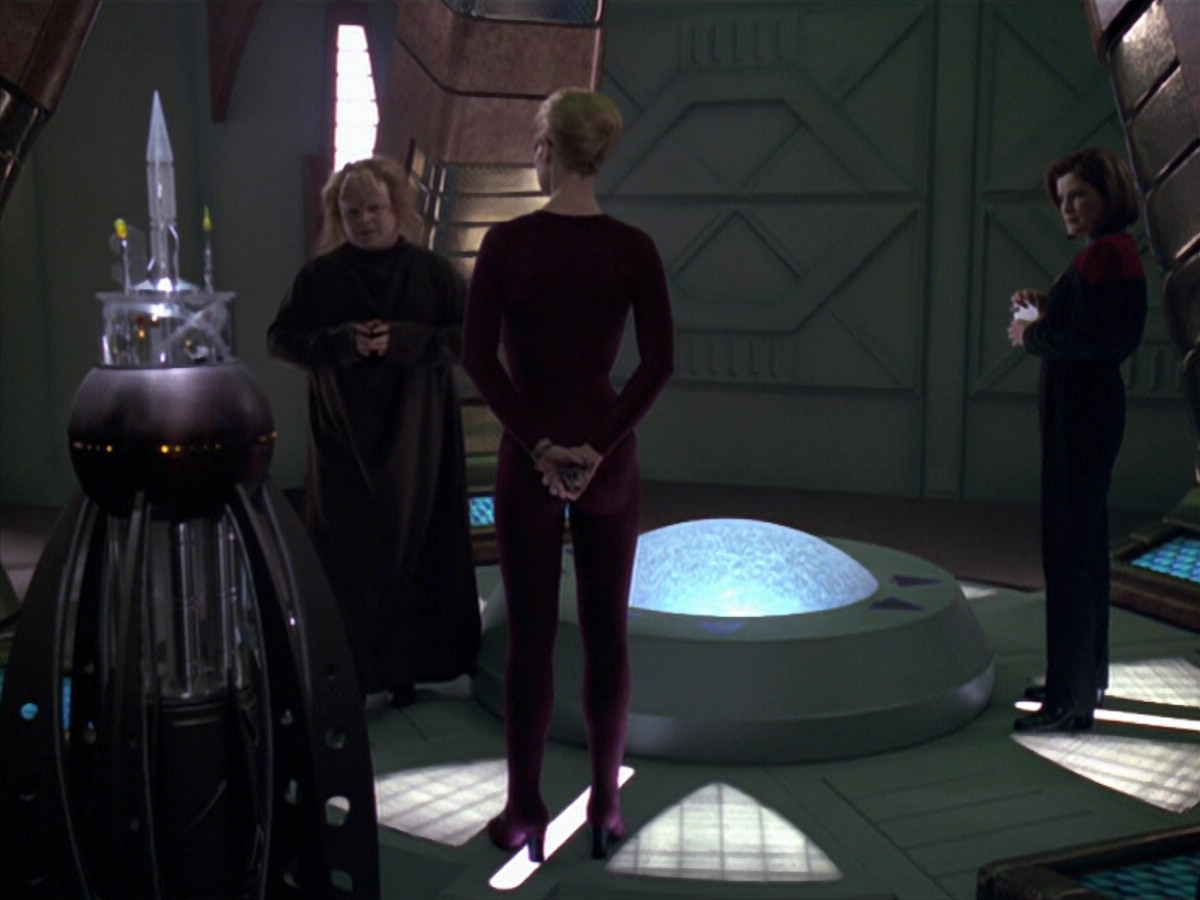 extant_StarTrek_VOY_5x20-ThinkTank_01708.jpg