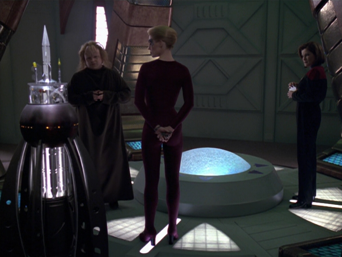 extant_StarTrek_VOY_5x20-ThinkTank_01709.jpg