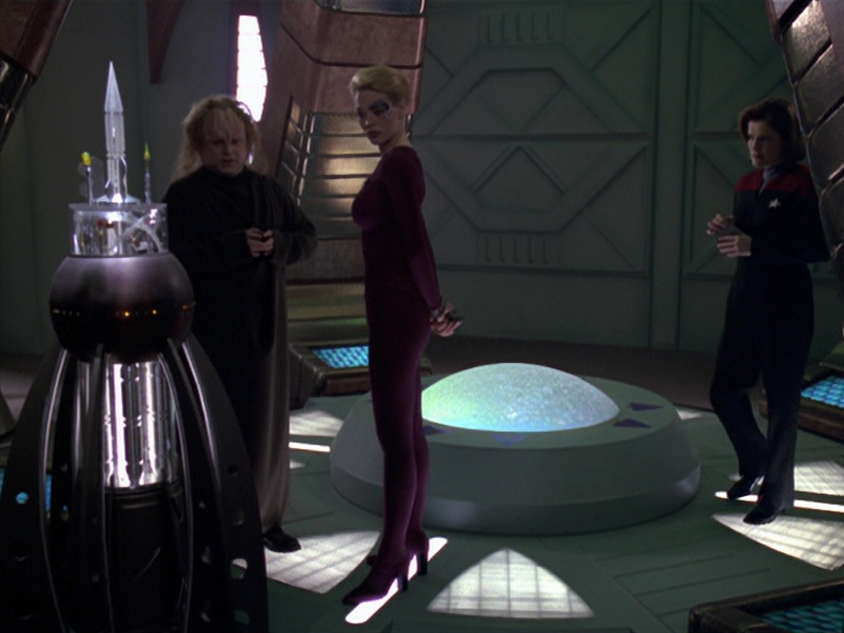 extant_StarTrek_VOY_5x20-ThinkTank_01713.jpg