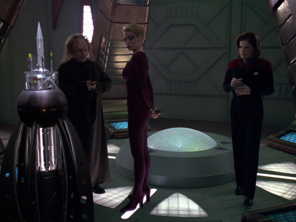 extant_StarTrek_VOY_5x20-ThinkTank_01715.jpg