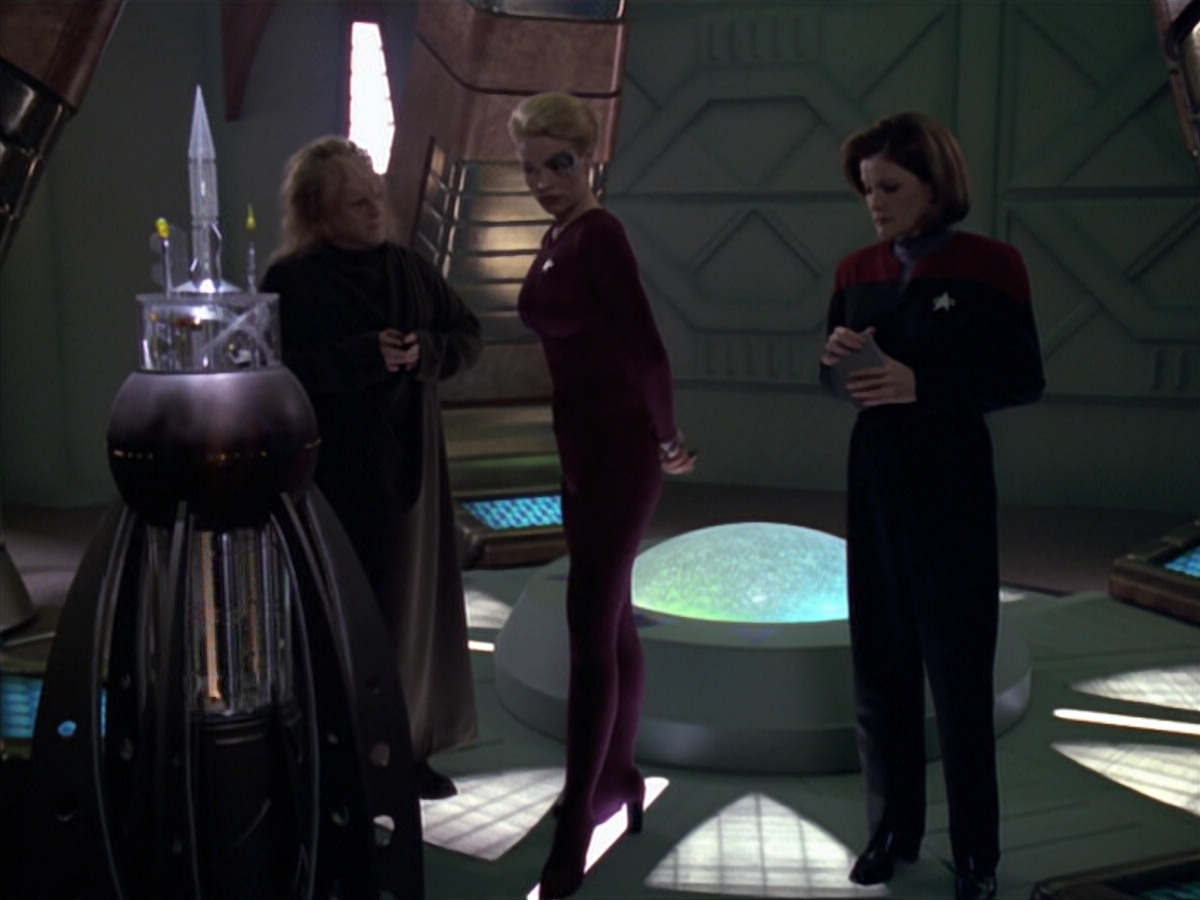 extant_StarTrek_VOY_5x20-ThinkTank_01723.jpg