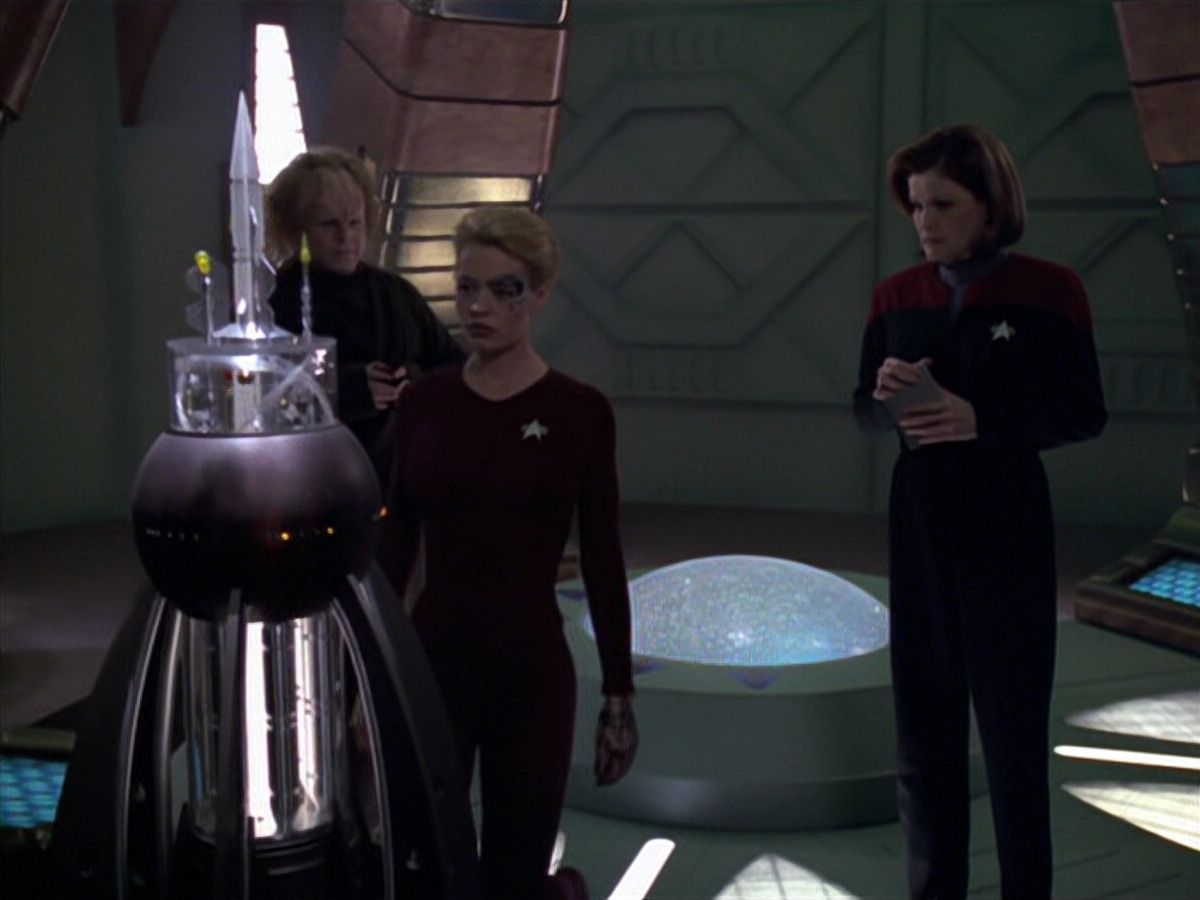 extant_StarTrek_VOY_5x20-ThinkTank_01725.jpg