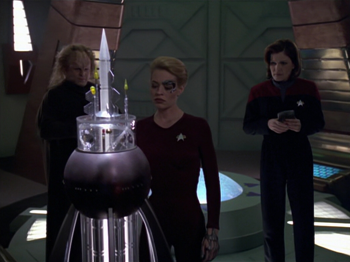 extant_StarTrek_VOY_5x20-ThinkTank_01727.jpg