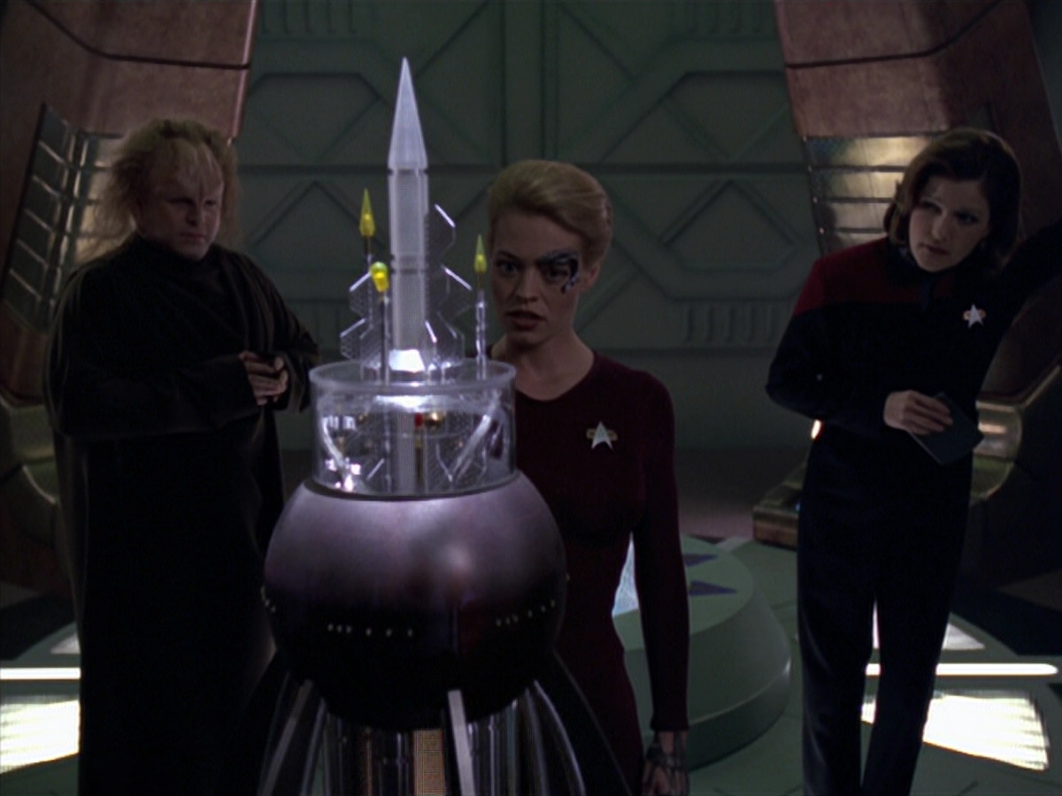 extant_StarTrek_VOY_5x20-ThinkTank_01735.jpg