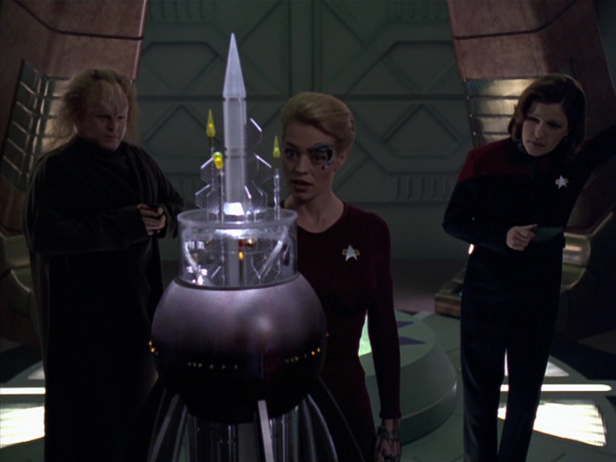 extant_StarTrek_VOY_5x20-ThinkTank_01738.jpg