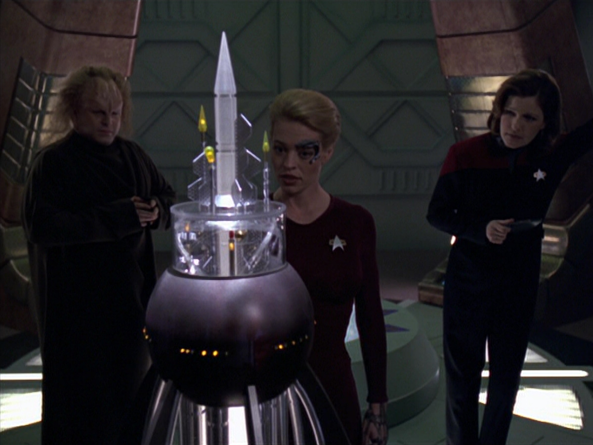 extant_StarTrek_VOY_5x20-ThinkTank_01739.jpg