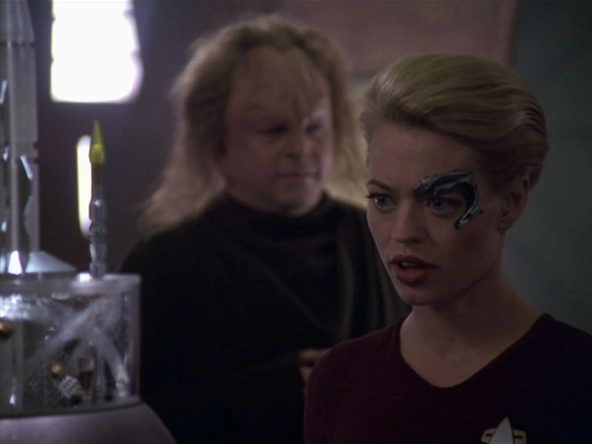 extant_StarTrek_VOY_5x20-ThinkTank_01745.jpg