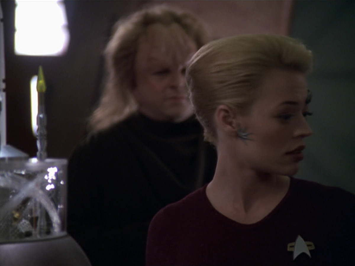 extant_StarTrek_VOY_5x20-ThinkTank_01752.jpg