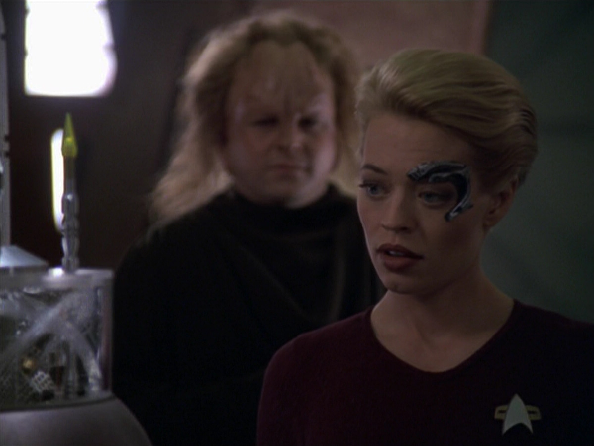 extant_StarTrek_VOY_5x20-ThinkTank_01753.jpg
