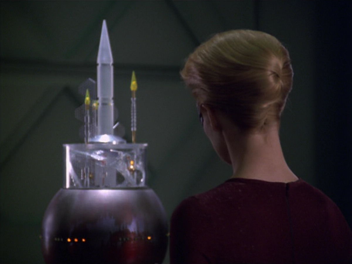 extant_StarTrek_VOY_5x20-ThinkTank_01761.jpg