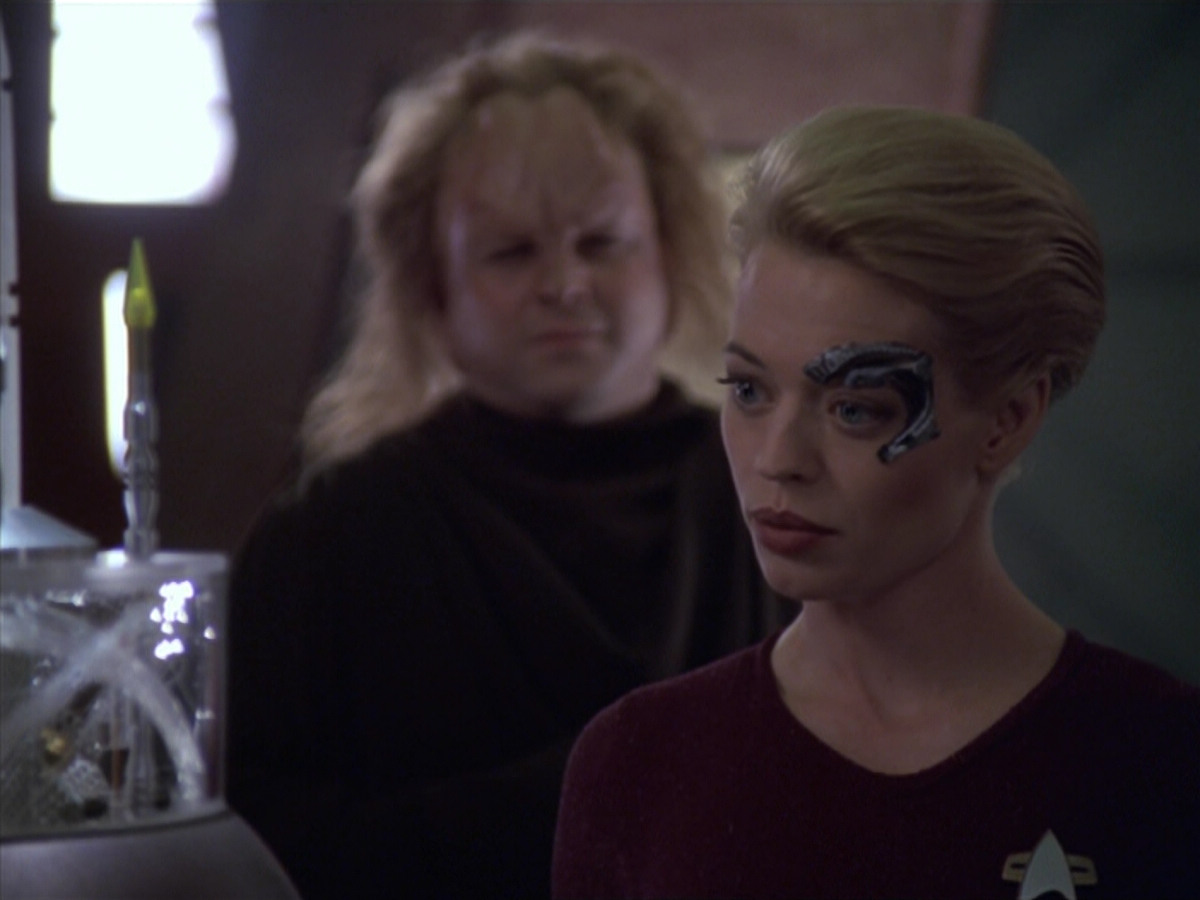 extant_StarTrek_VOY_5x20-ThinkTank_01764.jpg