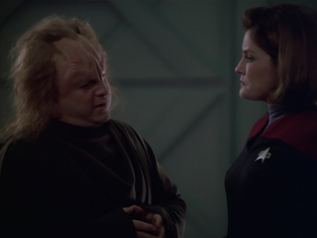 extant_StarTrek_VOY_5x20-ThinkTank_01774.jpg