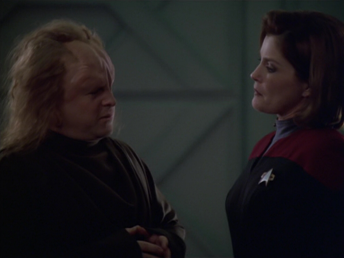extant_StarTrek_VOY_5x20-ThinkTank_01775.jpg