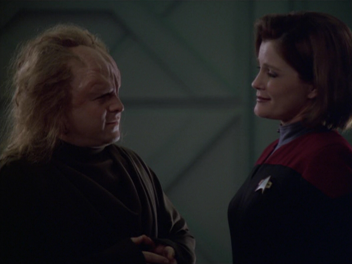 extant_StarTrek_VOY_5x20-ThinkTank_01787.jpg