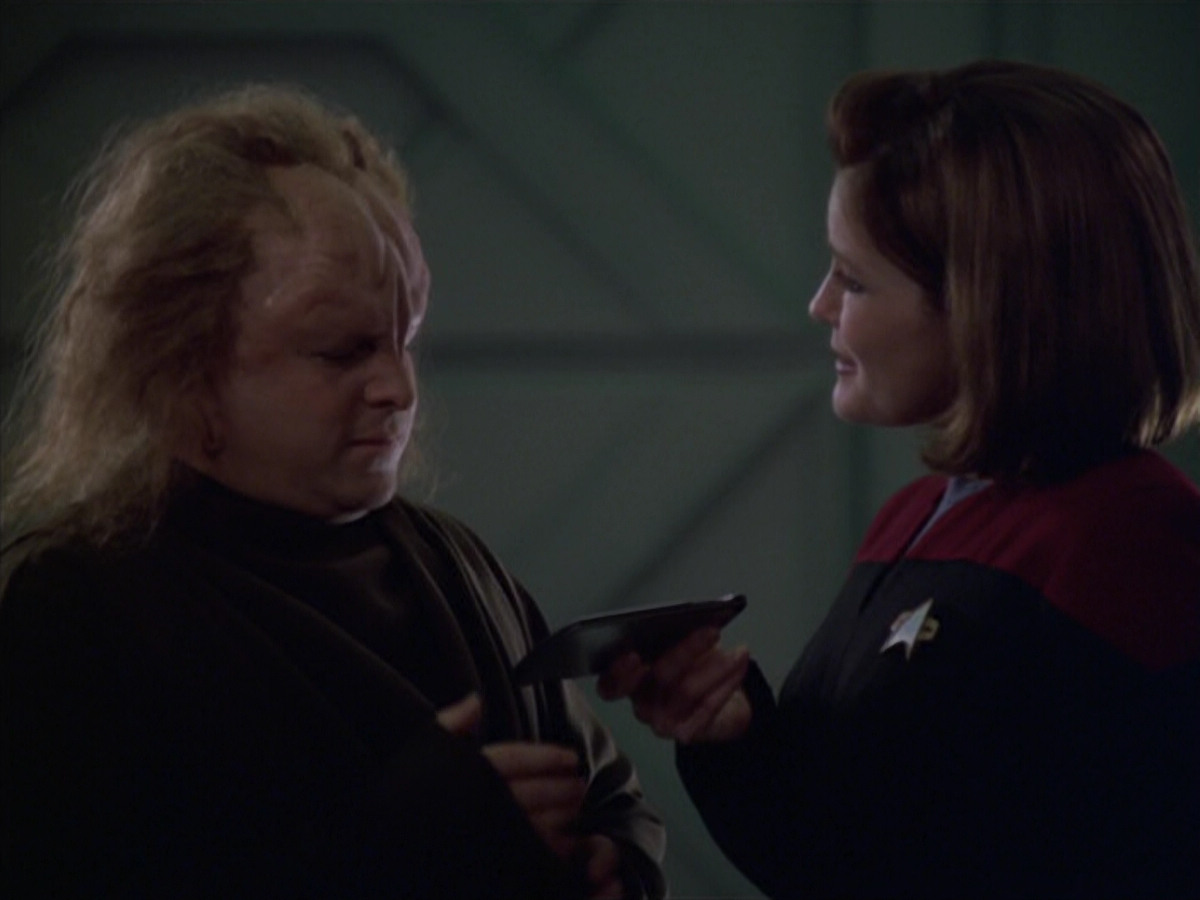 extant_StarTrek_VOY_5x20-ThinkTank_01790.jpg