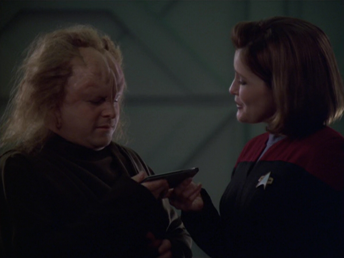 extant_StarTrek_VOY_5x20-ThinkTank_01791.jpg