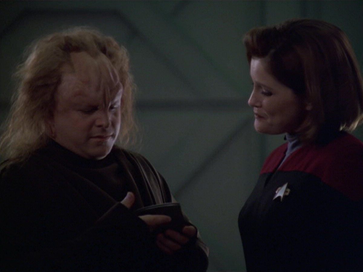 extant_StarTrek_VOY_5x20-ThinkTank_01793.jpg