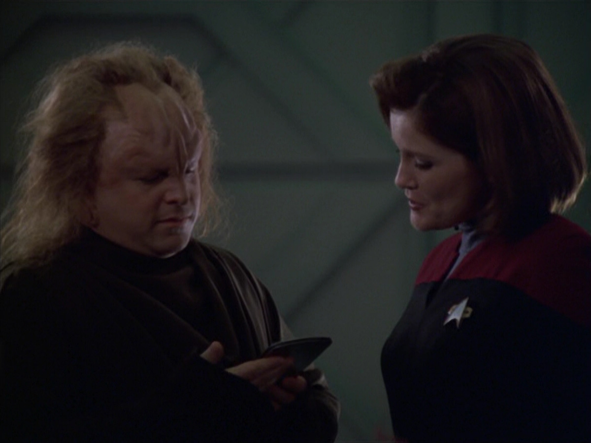 extant_StarTrek_VOY_5x20-ThinkTank_01794.jpg