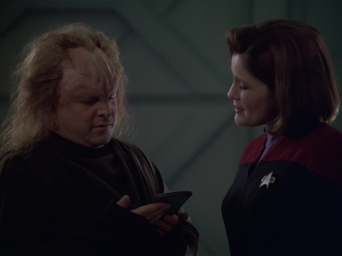 extant_StarTrek_VOY_5x20-ThinkTank_01795.jpg
