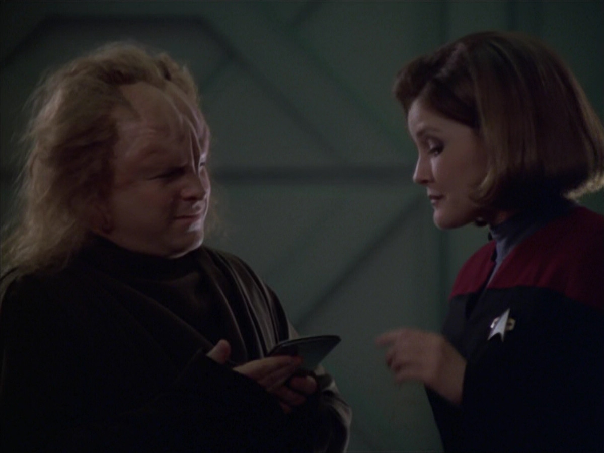 extant_StarTrek_VOY_5x20-ThinkTank_01797.jpg