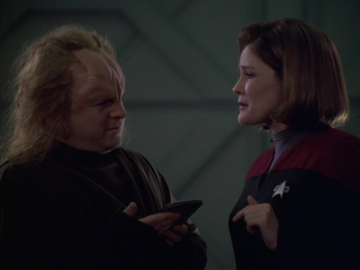 extant_StarTrek_VOY_5x20-ThinkTank_01799.jpg